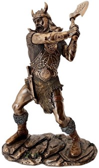 Viking figur. Bronzefigur af mægtige kriger, der svinger sin økse