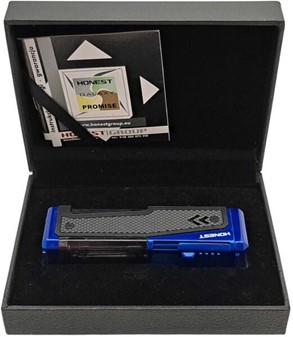 Sort blå cigar lighter. Stormlighter med kraftig firedobbelt flamme