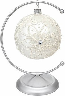 Julepynt butik. Polsk hvid julekugle med hvid dekoration. Ø 10 cm
