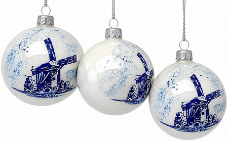 Billig julepynt. Julekugler i porcelæn hvid med hollandsk vindmølle