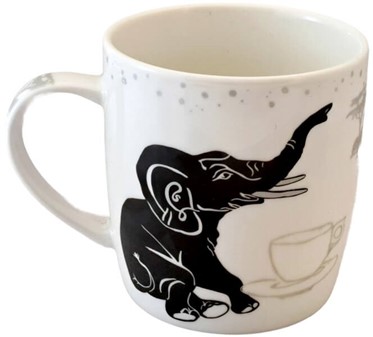 Smukt hvidt porcelænskrus med sorte elefanter. Dejlig gave til et barn