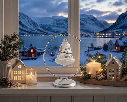 Ting til juletræet. Vinter på hvide juleklokke i mundblæst glas. 8 cm