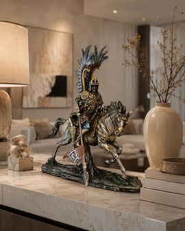 Udsøgt bronze figur af Hussar, polsk kriger på heste. God gave til ham