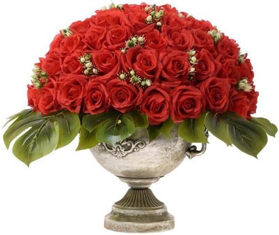Kunstige røde roser i en smuk vase. Blomsterarrangement til stue