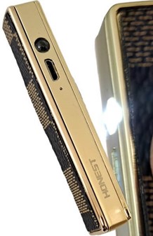 Luksuriøs el lighter i guld og sort. USB opladelig og vindtæt