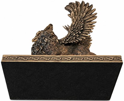 En grif figur. Bronzefigur af et af de mest kendte fabeldyr i verden