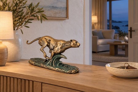 Bronze figur af gepard på flugt. Fænomenal pynt til hjemmet og kontor