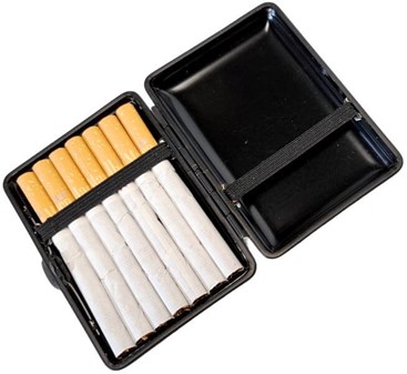 UNIK GAVE TIL FAR. Lille cigaretetui okselæder, brun til 14 cigaretter