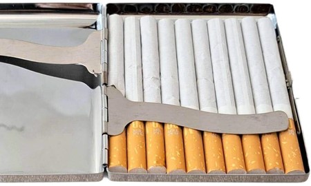 Metal cigaretetui med søde hvalpemotiv – nuttet Jack Russell
