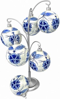 Juledekorationer i glas. Julekugler i porcelæn hvid med blå blomster