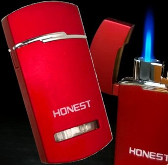 JULEGAVE IDE TIL HENDE. Magentafarvede billig lighter med turbo flamme