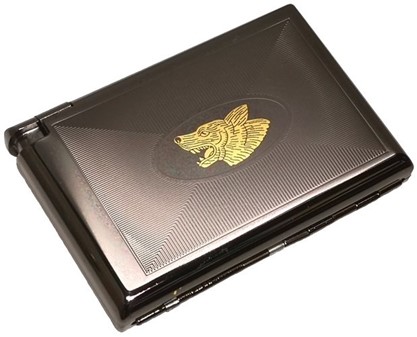 GAVE TIL SVIGERFAR. Cigaretetui metal med lighter, 18 cigaretter
