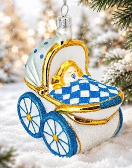En unik mundblæst glas juletræskugle i form af hvid - blå barnevogn