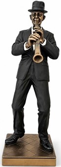 GAVE TIL MUSIKER. Flot bronzefigur af Jazz klarinettist. Reol pynt