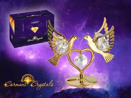 Et guldbelagt hjerte og to duer dekoreret med Swarovski-krystaller