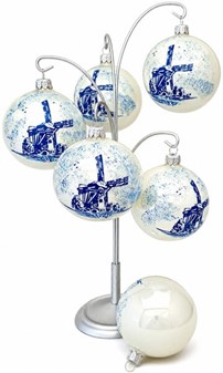 Billig julepynt. Julekugler i porcelæn hvid med hollandsk vindmølle