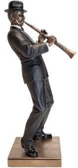 GAVE TIL MUSIKER. Flot bronzefigur af Jazz klarinettist. Reol pynt