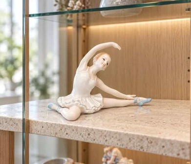PORCELÆNSFIGUR. Flot porcelæn figur af ballerina. Gave til danserinde
