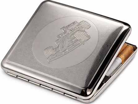 Praktisk tyske metal cigaret etui med et indgraveret F1 racerbil motiv