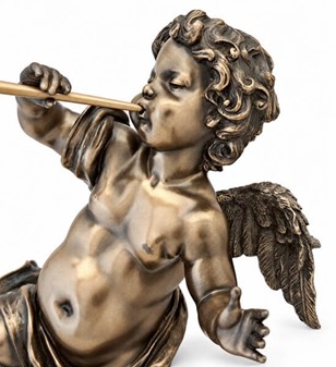 FIGURER PYNT. Smuk, dekorativ bronze figur af engel med trompet