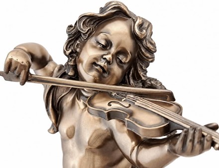PERFEKT JULEGAVER. Smuk bronze figur af en engle spiller violin