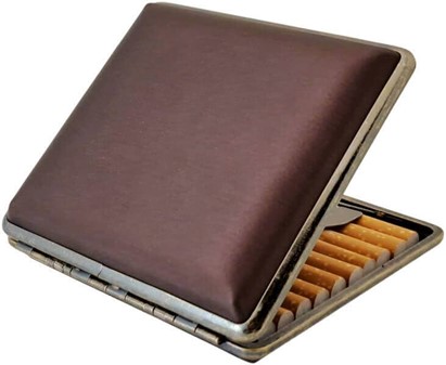Elegant brunt cigaretetui i metal-satin. Perfekt gave til mænd. 20 stk
