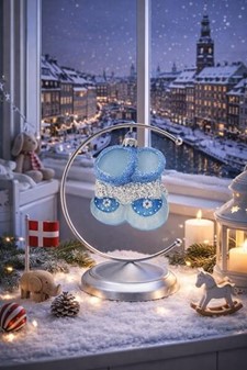 Julekugler fra Polen. Rigt dekoreret baby sko i mat blå glas, H 10 cm