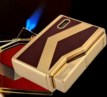Rød og Guld Lighter i Elegant Design. Tidløs Sti, eksklusiv, gaveklar