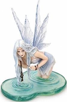 Eventyrlig Dekoration og Nøglen til Magi. Elegant Fe-Prinsesse Figur