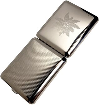 JULEGAVE TIL VEN. Metal cigaretetui med indgraveret edelweiss blomst