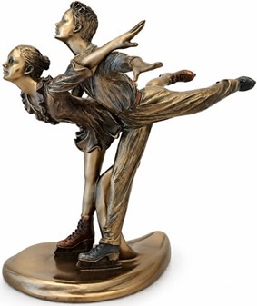 En betagende figur af kunstskøjteløb par. Gaveidé til fans og atleter