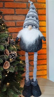 Juledekoration. Charmerende stor julenisse på teleskopben. H: 54-86 cm