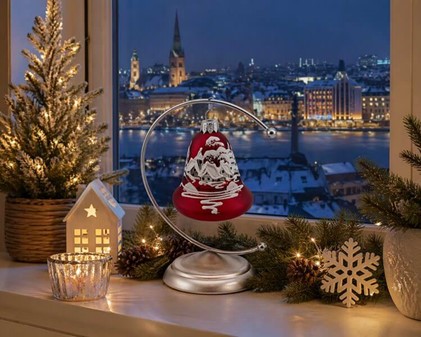 Juleklokke i rødt glas. Unik håndlavet vinterdrøm til dit juletræ