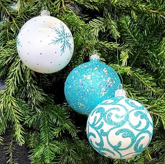 Hvid og blå glas julekugler fra Polen. Smukke mønstre, Ø 10 cm 6 stk