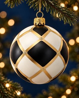 Julens sort-hvide poesi. Håndlavede skakmønstrede glas julekugler