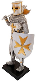 HISTORISK FIGUR. Stående crusader figur med økse og skjold