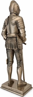 MIDDELALDER RIDDER. Flot bronze figur af ridder med et sværd