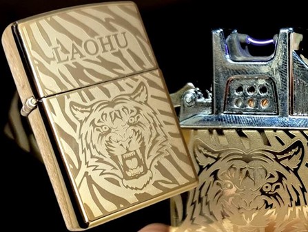 Lighter Sæt Gylden Tiger. 2-i-1 Elektrisk Plasma og Klassisk Benzin