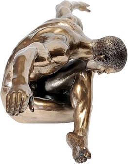 FIGUR MAND. Flot bronzeskulptur af nøgen mand i kunstnerisk stilling