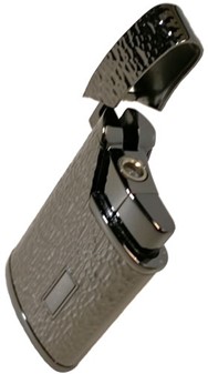 SØD GAVE TIL VENINDEN. Super og billig metal lighter i grafitfarve