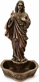 Enestående Jesus-figur med døbefont. Skønhed og hengivenhed på én gang