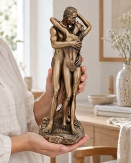 ROMANTISKE FIGURER. Figur af forelsket par i en kærlighed omfavnelse