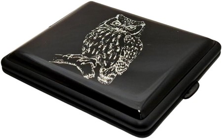 CIGARETETUI METAL. Mystisk Elegance: Sort Cigaretetui med Uglemotiv