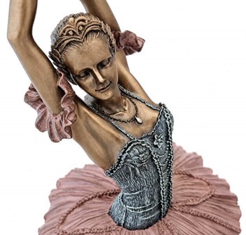 BALLERINA FIGUR. Danserinde figur som romantisk gave til hende