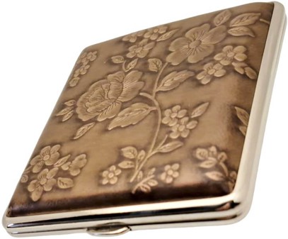 FØDSELSDAGSGAVE TIL HENDE. Lyngfarvet cigaretetui med blomster