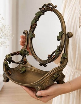 Sminkebord med roterende spejl i Art Nouveau. Til den stilfulde kvinde