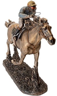 HESTEFIGUR. Imporedende bronzefigur Jockey på hest. Gave til rytter