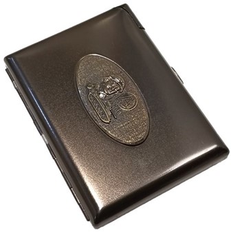 BILLIGE GAVER. Metal cigaretetuier til 20 cigaretter med lighter