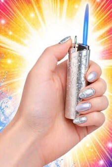 KVALITETS LIGHTER. Elegant lighter i sølv med "Good Luck"