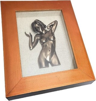 Kunstnerisk Vægdekoration: Elegant Nøgenfigur Bronze i Træramme